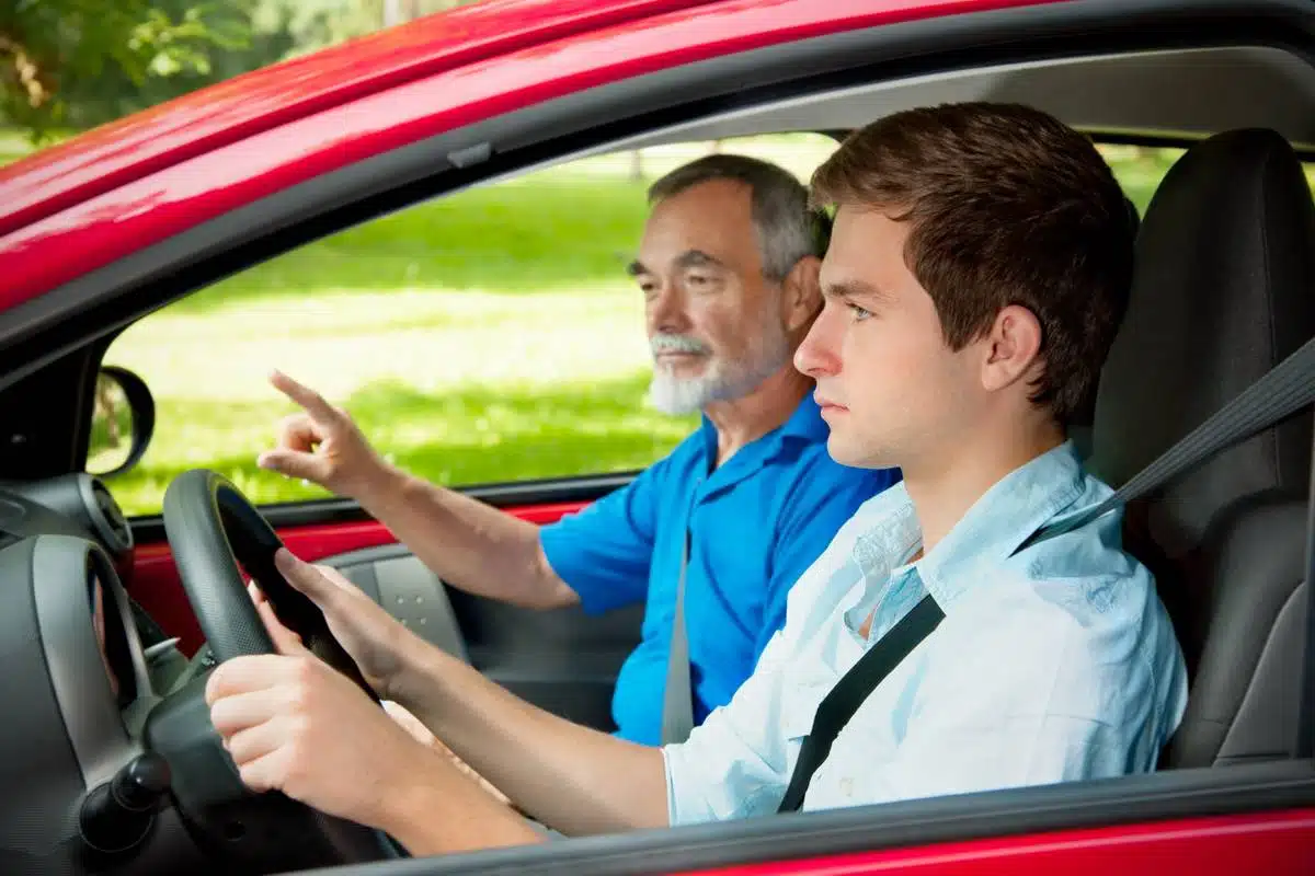 Jeune conducteur voiture assurance